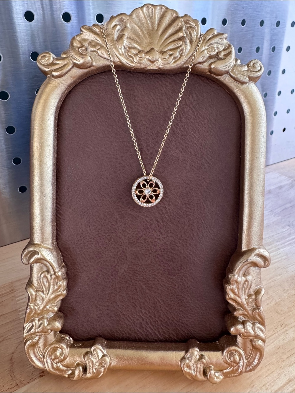 Coach Gold Tone Daisy Rhinestone Pendant 17" Rolo Necklace (No missing stones)